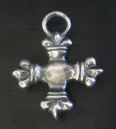 Photo2: Quarter 4 Heart Crown Short Cross Pendant