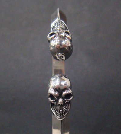 Photo2: Half Skull Triangle Wire Bangle