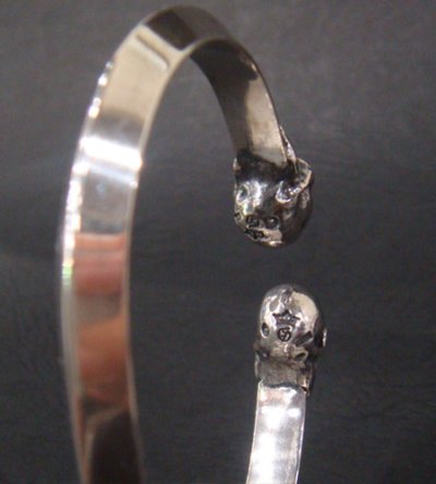 Photo4: Half Skull Triangle Wire Bangle