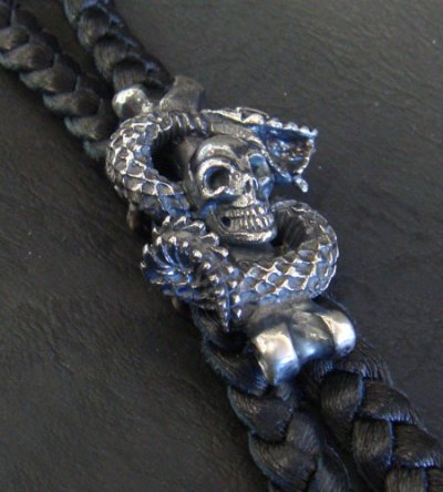 Photo4: Skull On Snake Loop Tie