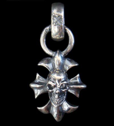 Photo1: Skull On Gothic Cross Pendant