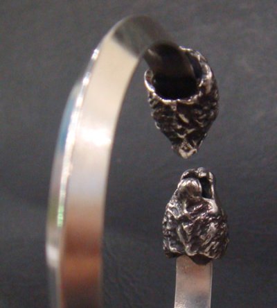 Photo4: Half Lion Triangle Wire Bangle