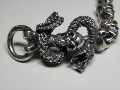 Photo2: Skull On Snake With Skulls Links Bracelet