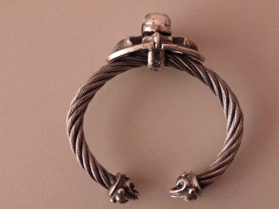 Photo5: Skull On Cross Oval With Roller Tip Wire Bangle