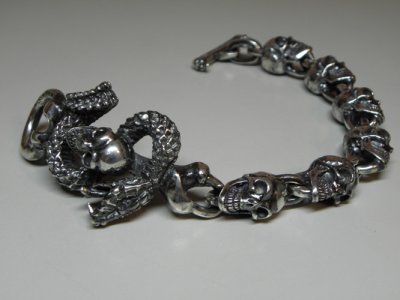 Photo3: Skull On Snake With Skulls Links Bracelet