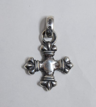 Photo4: One Eighth 4 Heart Crown Short Cross With H.W.O Pendant