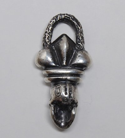 Photo4: Skull Crown With Chiseled Loop Pendant