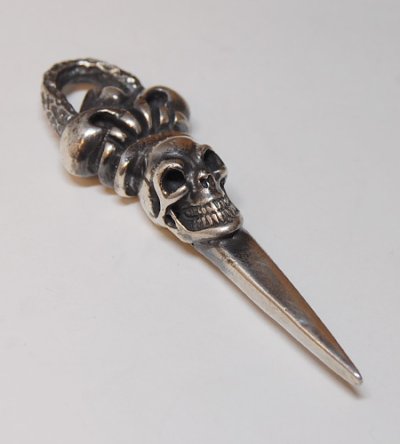 Photo2: Skull Crown Dagger With Chiseled Loop Pendant