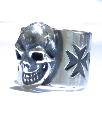 Photo1: Skull On Maltese Cross Ear Cuff
