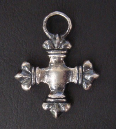 Photo2: Half 4Heart Crown Short Cross Pendant