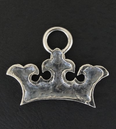 Photo2: Large Crown Pendant With Quarter Loop