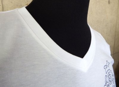 Photo2: Atelier mark V-neck T-shirt [White/Outline]