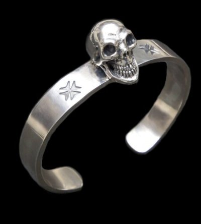 Photo1: Skull On Flat Bar Bangle