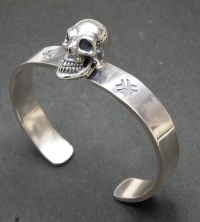 Photo5: Skull On Flat Bar Bangle