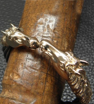 Photo2: Gold Horse With Teeth Cable Wire Bangle