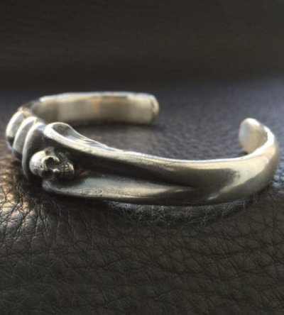 Photo2: Skull On Gothic Bangle