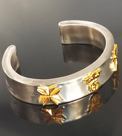 Photo1: Pure Gold Wrap On Raised G&Crown & Maltese Cross Flat Bar Bangle 10mm Bold