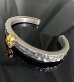 Photo3: 10K Gold Twelve Small Skull On 6.5mm Wide Side Flat Chiseled Bangle Bold