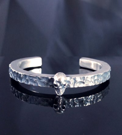 Photo1: Twelve Small Skull Pierce On 6.5mm Wide Side Flat Chiseled Bangle Bold [BG-85]