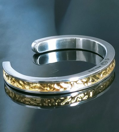 Photo1: Pure Gold Wrap 7.5 x 4.5mm Wide Side Flat Chiseled Reel Bangle