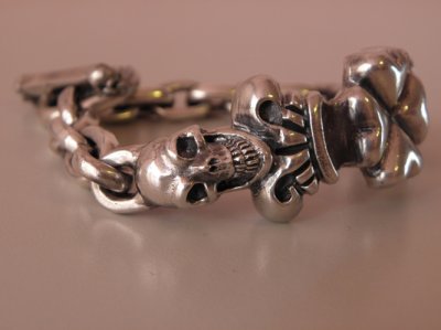 Photo4: 2Skull On 4Heart Crown & Chain Links Bracelet