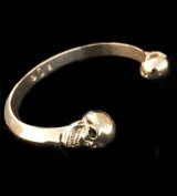 18k Gold Half Size Skull Triangle Wire Bangle