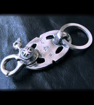 Photo2: Sculpted oval on clip with key ring