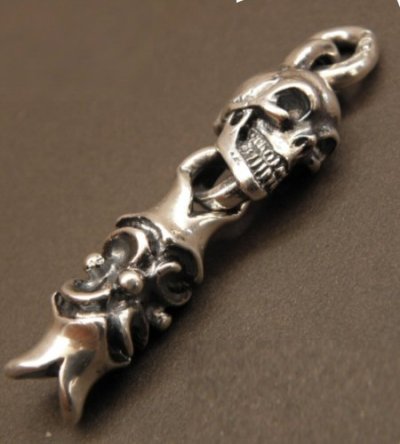 Photo3: Single Skull With Macarroni Pendant