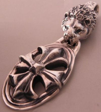 Photo2: Lion & Cross Oval Pendant