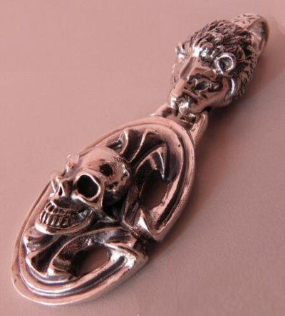 Photo2: Lion & Sculpted Oval On Skull Pendant