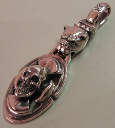 Photo2: Old Bulldog & Battle-Ax On Skull Pendant