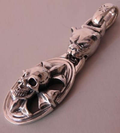 Photo2: Bulldog & Cross Oval On Skull Pendant