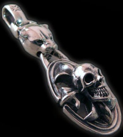 Photo1: Panther & Cross Oval On Skull Pendant