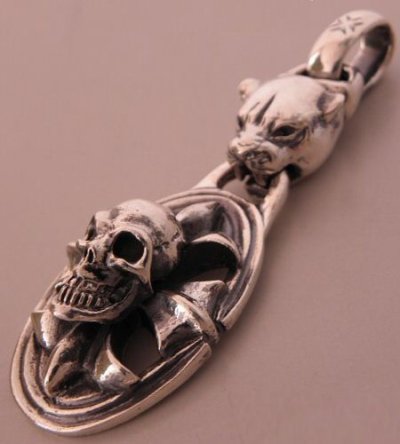 Photo2: Panther & Cross Oval On Skull Pendant