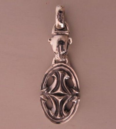 Photo2: Panther & Sculpted Oval Pendant