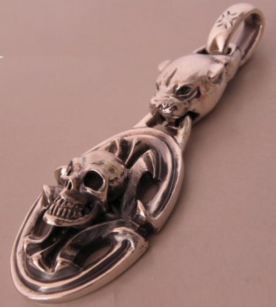 Photo2: Panther & Sculpted Oval On Skull Pendant