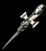 Single Skull Dagger Square Bottom & H.W.O Pendant