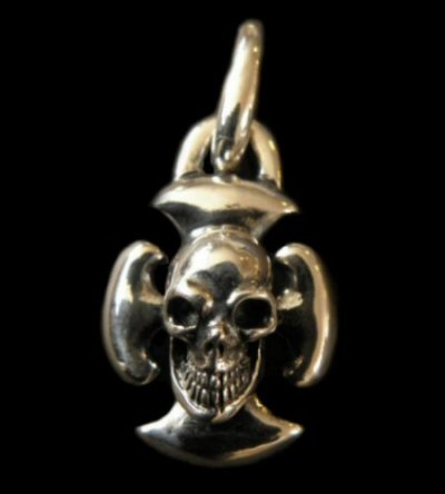 Photo1: Half Skull On Battle-Ax Pendant