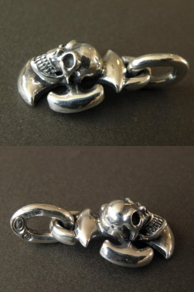 Photo4: Half Skull On Battle-Ax Pendant