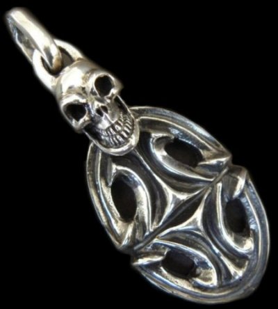 Photo1: Skull With Sculpted Oval Pendant