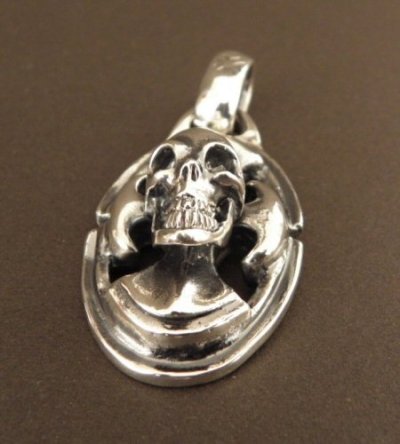 Photo4: Skull On Battle-Ax With H.W.O Pendant