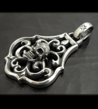 Photo4: Skull On Arabesque Pendant