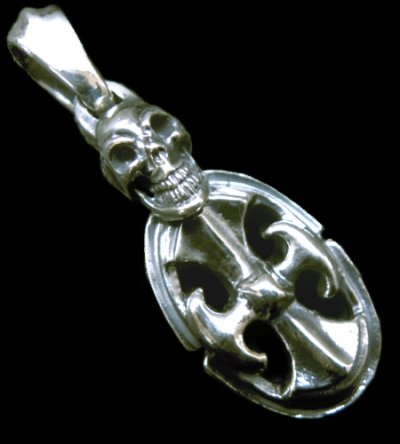 Photo1: Quarter Skull On Top Battle-Ax With Classic H.W.O Pendant