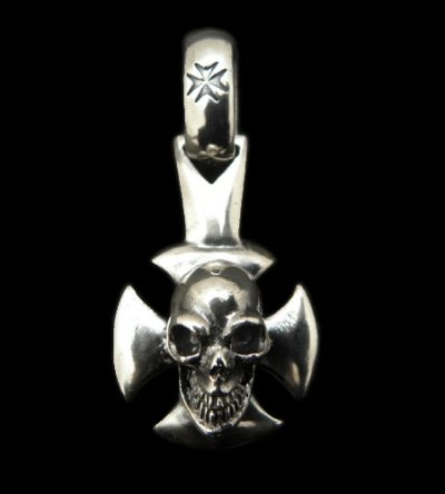 Photo1: Skull On Round Cross Pendant