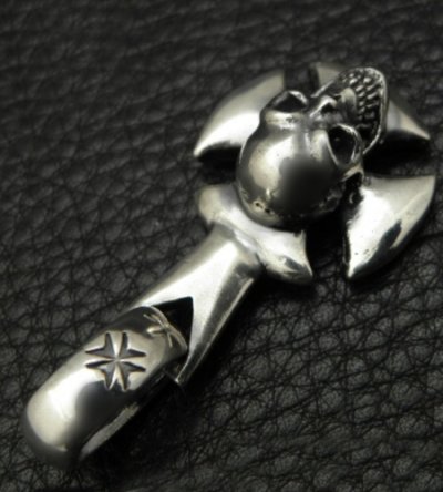 Photo2: Skull On Round Cross Pendant