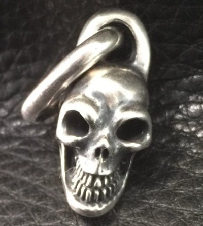 Photo2: Single Skull With Long O-ring Pendant