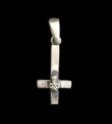 Phantom Skull On Plain Petro Cross Pendant [1/96]