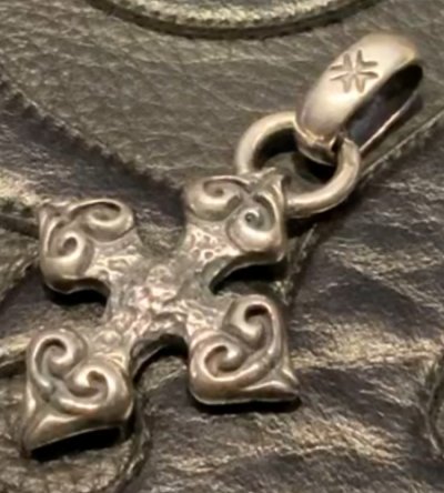 Photo2: Quarter 4 Heart Chiseled Short Cross With H.W.O Pendant