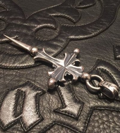 Photo2:  3Skull On 2inc Plain Grooved Cross With Single Skull Dagger Pendant (Quarter)