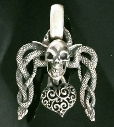 Photo1: Skull On Snake Buckle With Heart Pendant